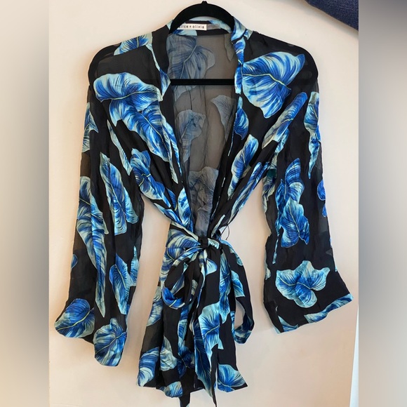 Alice and Olivia leaf printed button front tie-waist kimono top - Picture 3 of 4